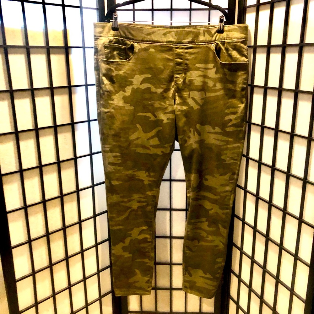 Levi’s Camo Jeggings